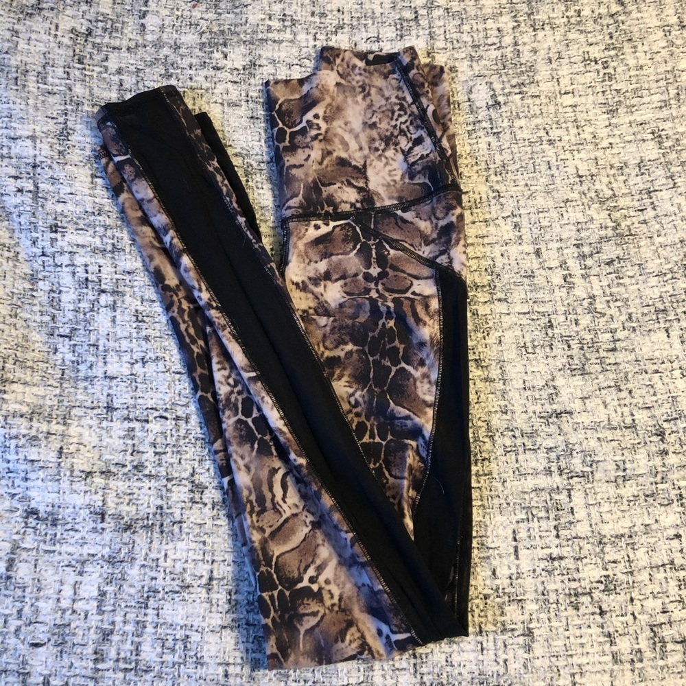 Emily Hsu animal print mesh sided workout leggings